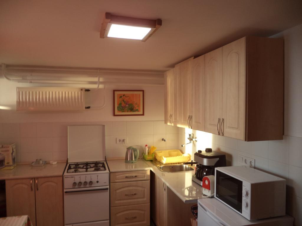 Napkelte Apartman تيهاني الغرفة الصورة
